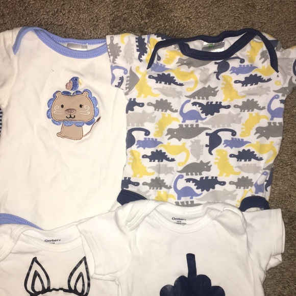 8 Onesies 3-6m - Picture 3 of 5